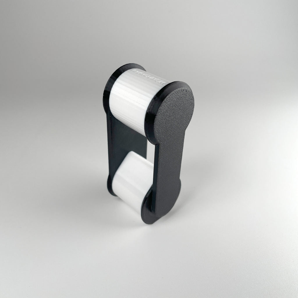 Cable Keeper – Figure-8 winder that prevents twist buildup and sharp kinks